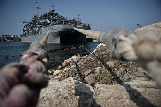 The Kommuna submarine salvage ship of the Russian Black Sea Fleet