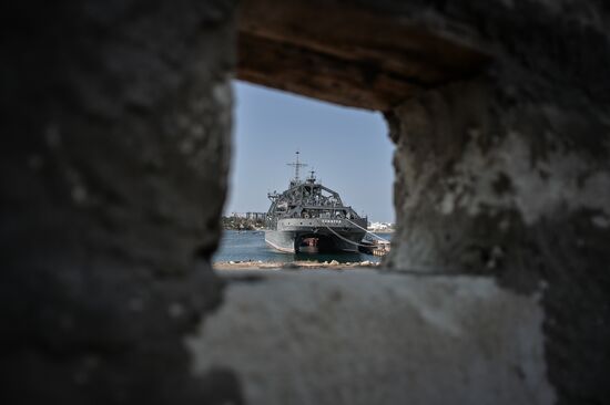 The Kommuna submarine salvage ship of the Russian Black Sea Fleet