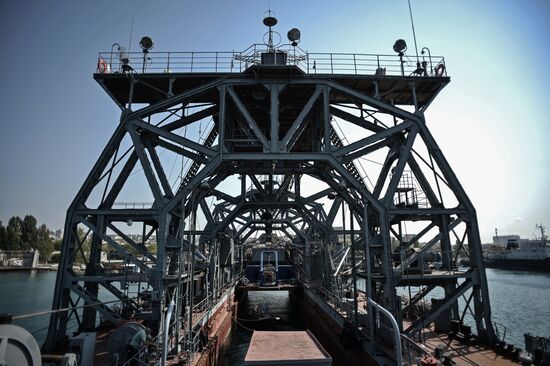 The Kommuna submarine salvage ship of the Russian Black Sea Fleet