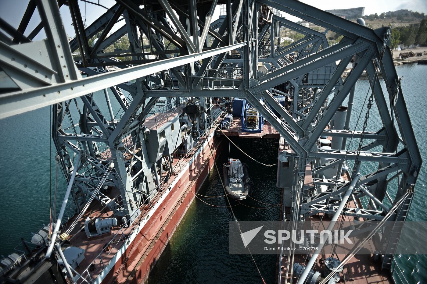 The Kommuna submarine salvage ship of the Russian Black Sea Fleet