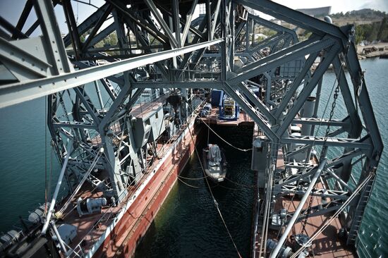 The Kommuna submarine salvage ship of the Russian Black Sea Fleet