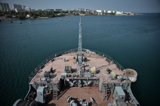 The Kommuna submarine salvage ship of the Russian Black Sea Fleet