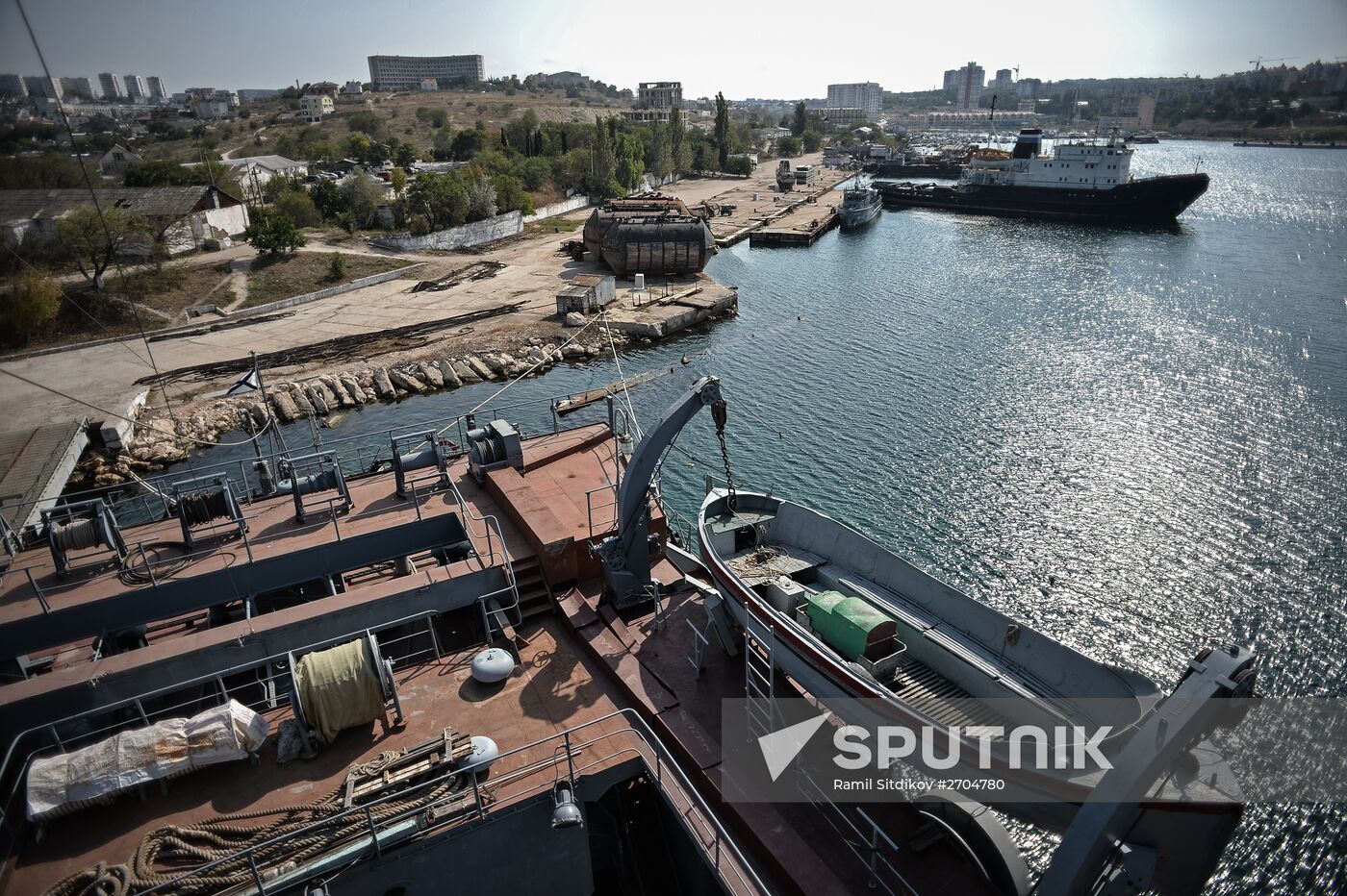 The Kommuna submarine salvage ship of the Russian Black Sea Fleet