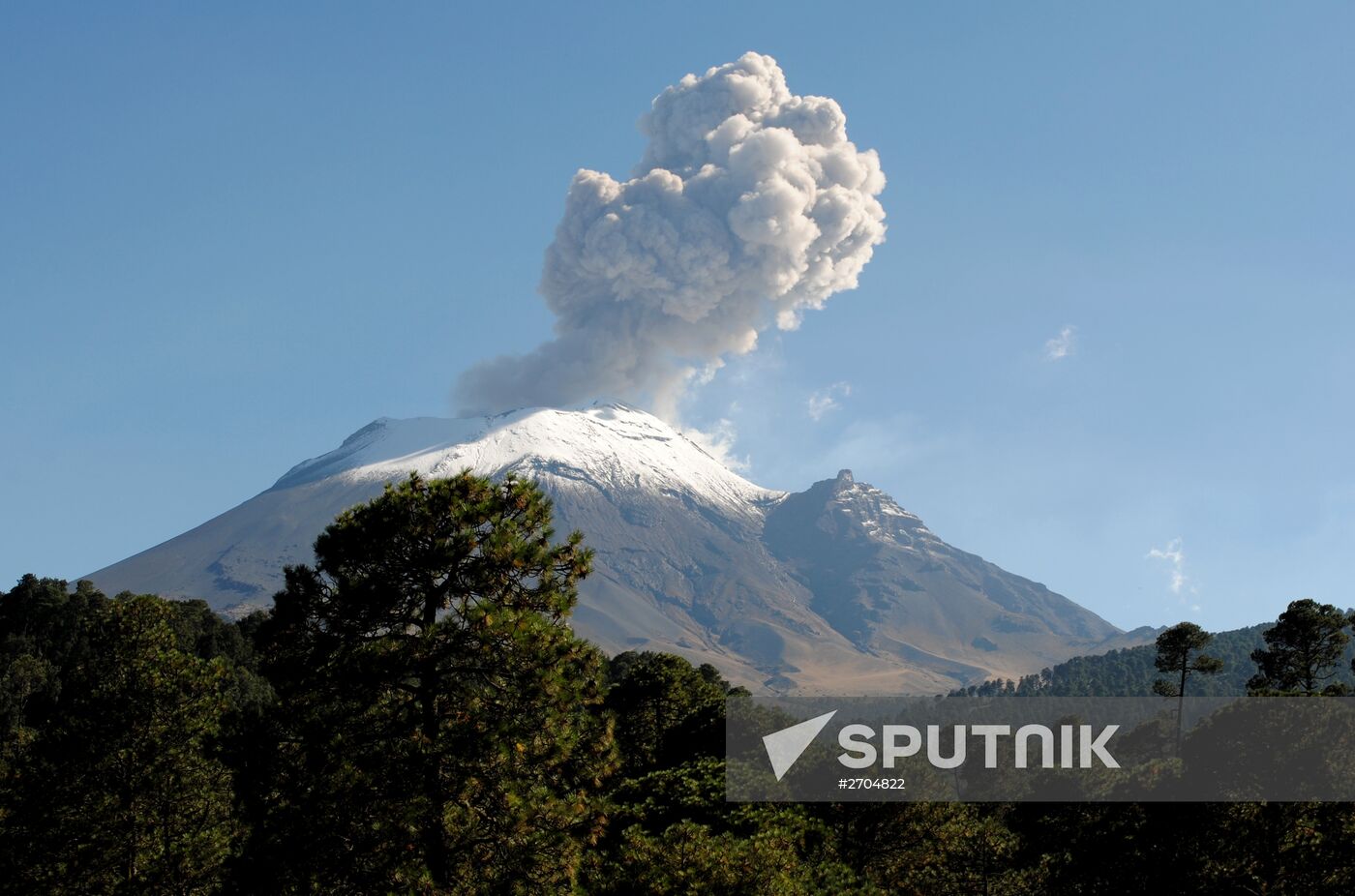 Popocatépetl active volcano in Mexico