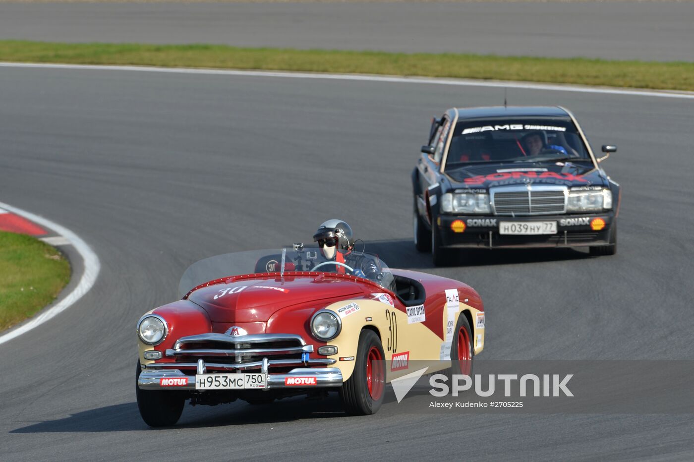 Moscow Classic Grand Prix 2015, international circular retro car championship