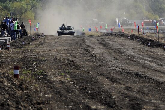 Opening of competitions of DPR tank units
