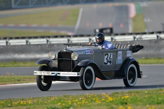 Moscow Classic Grand Prix 2015, international circular retro car championship