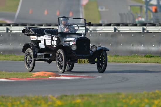 Moscow Classic Grand Prix 2015, international circular retro car championship