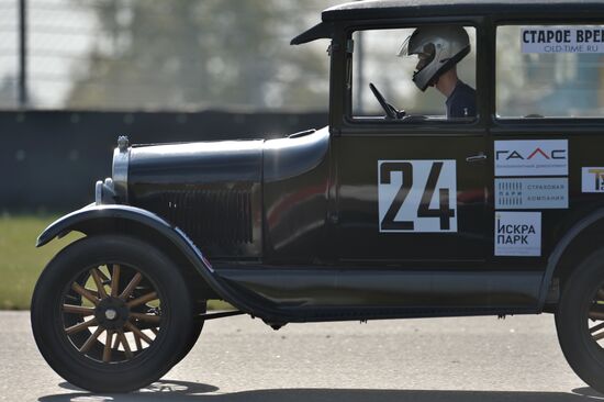 Moscow Classic Grand Prix 2015, international circular retro car championship