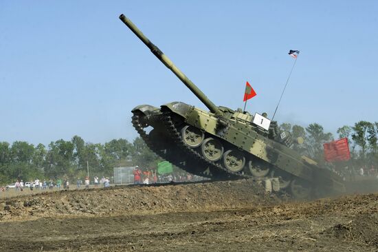 Opening of competitions of DPR tank units