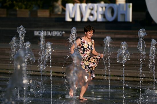 Moscow enjoys warm weather