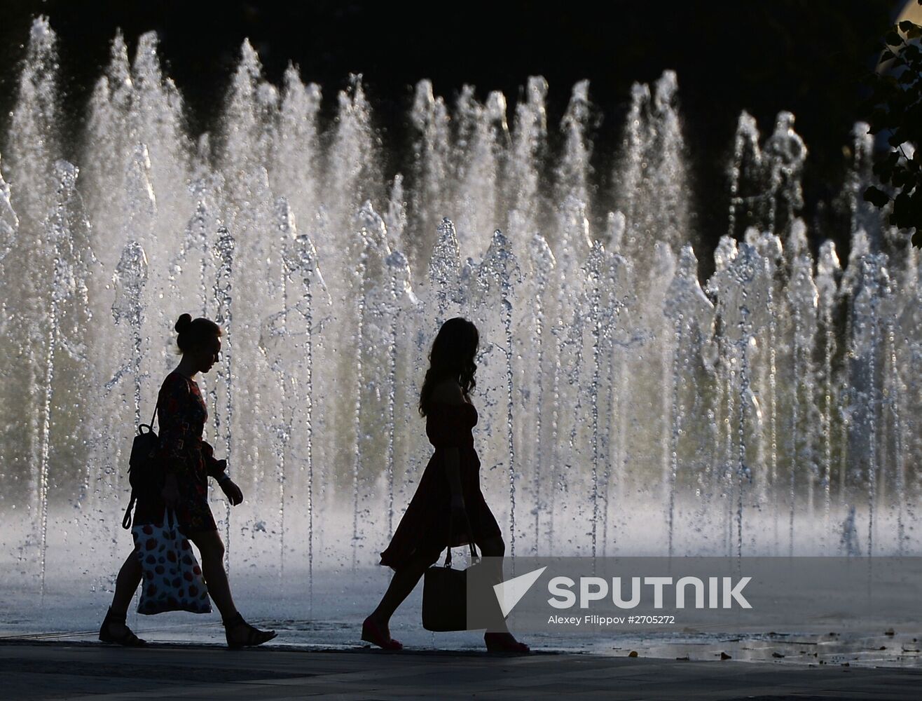 Moscow enjoys warm weather