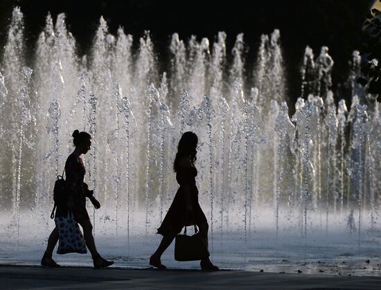 Moscow enjoys warm weather
