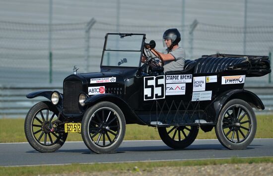 Moscow Classic Grand Prix 2015, international circular retro car championship