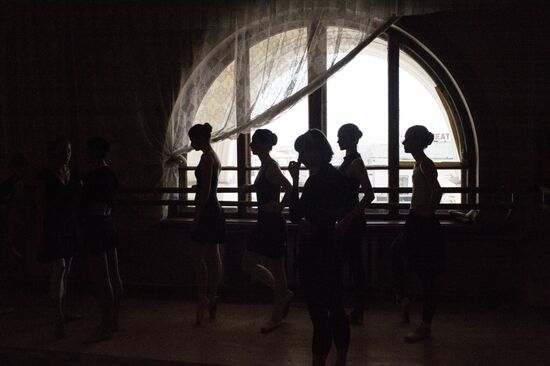 Swan Lake ballet shw rehearsed at Donetsk Opera