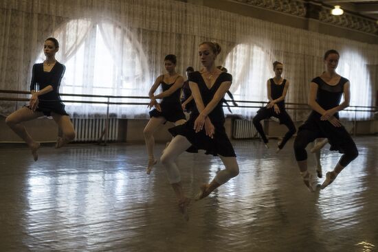 Swan Lake ballet shw rehearsed at Donetsk Opera