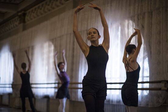 Swan Lake ballet shw rehearsed at Donetsk Opera