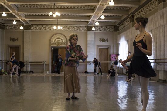 Swan Lake ballet shw rehearsed at Donetsk Opera
