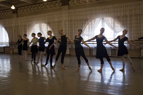 Swan Lake ballet shw rehearsed at Donetsk Opera