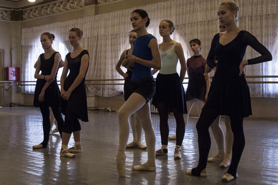 Swan Lake ballet shw rehearsed at Donetsk Opera