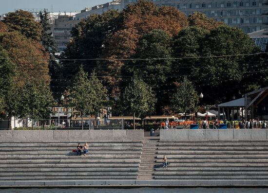 Moscow enjoys warm weather