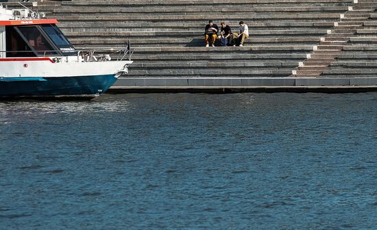Moscow enjoys warm weather