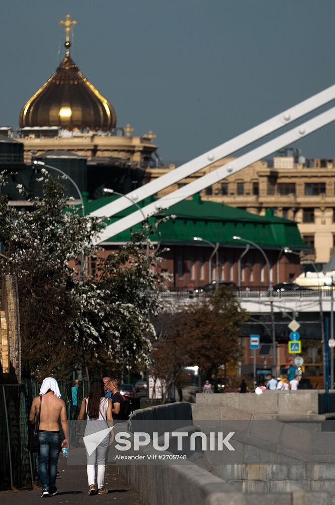 Moscow enjoys warm weather