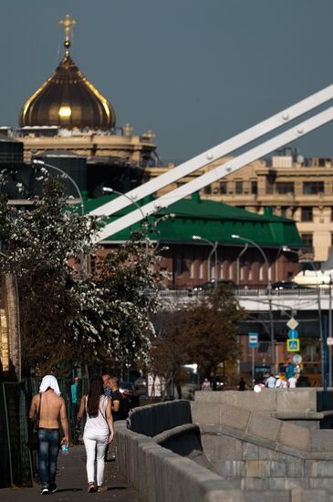 Moscow enjoys warm weather