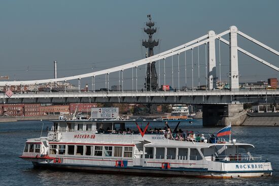 Moscow enjoys warm weather