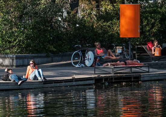 Moscow enjoys warm weather