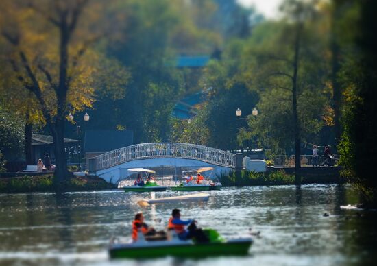 Moscow enjoys warm weather