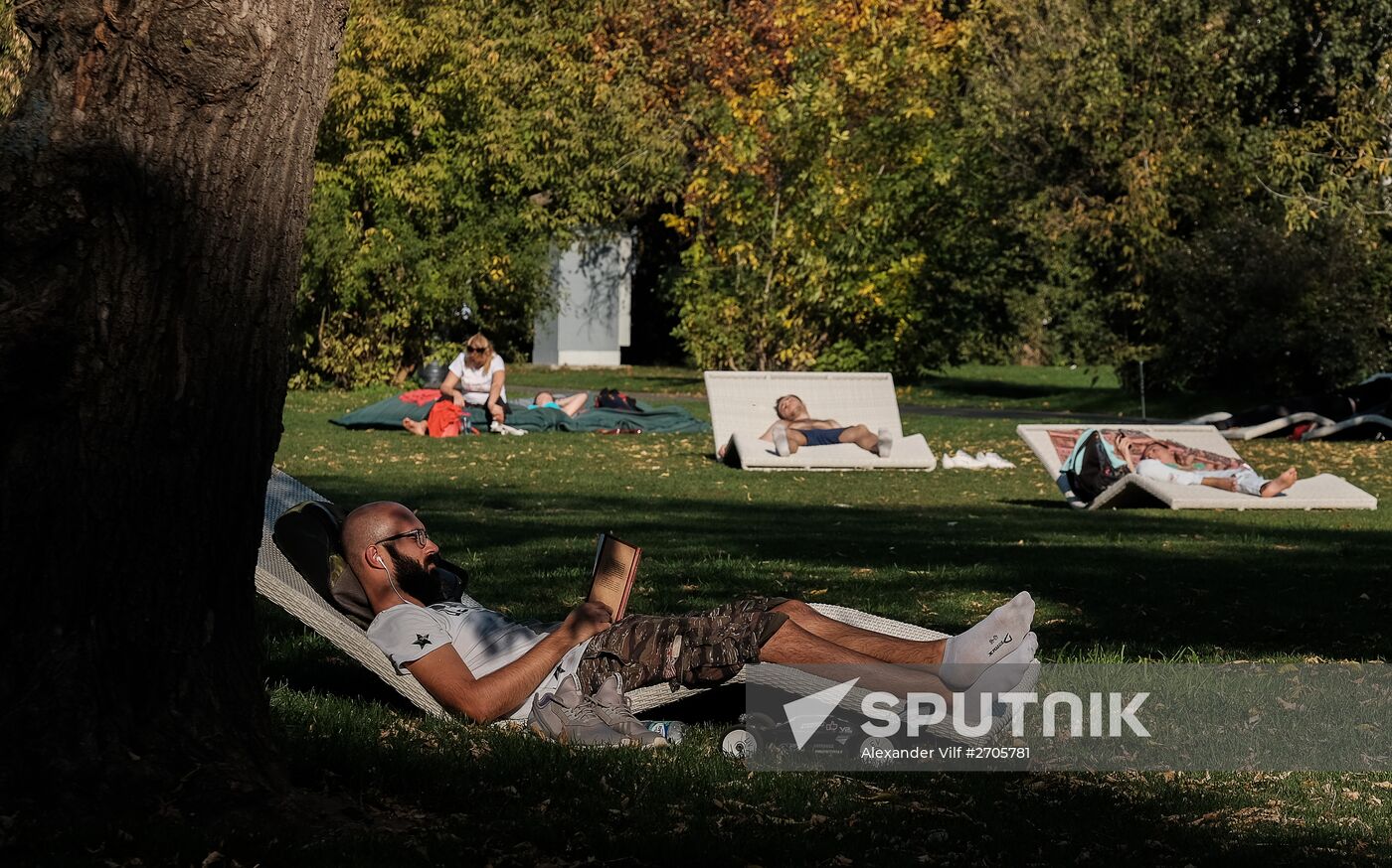 Moscow enjoys warm weather