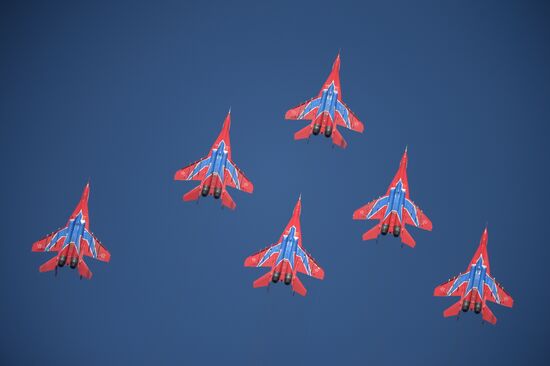 Air show dedicated to 95th anniversary of flight test center of Defense Ministry