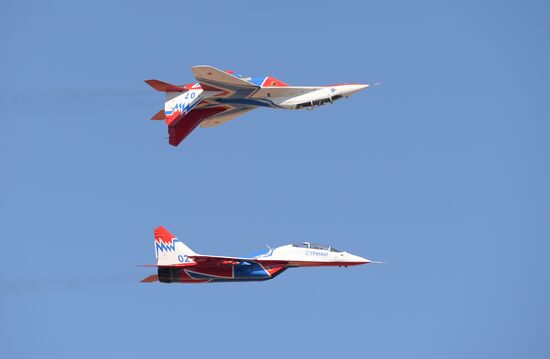 Air show dedicated to 95th anniversary of flight test center of Defense Ministry