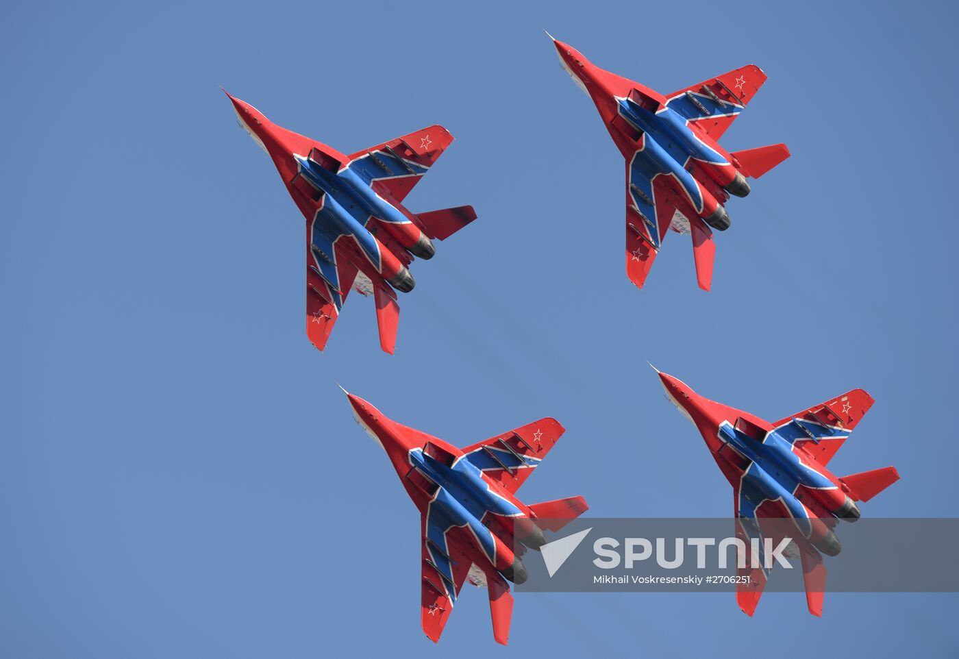 Air show dedicated to 95th anniversary of flight test center of Defense Ministry