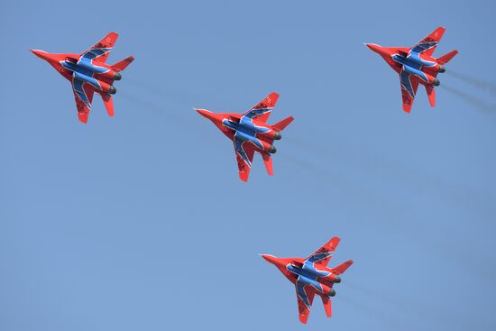 Air show dedicated to 95th anniversary of flight test center of Defense Ministry