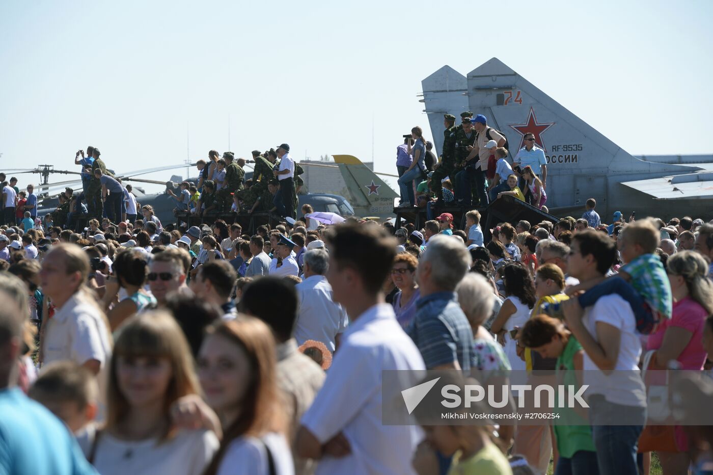 Air show dedicated to 95th anniversary of flight test center of Defense Ministry