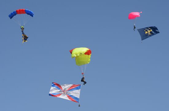 Air show dedicated to 95th anniversary of flight test center of Defense Ministry