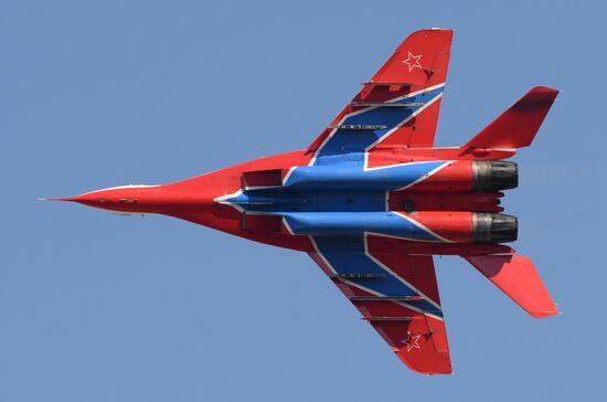 Air show dedicated to 95th anniversary of flight test center of Defense Ministry