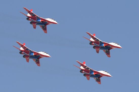 Air show dedicated to 95th anniversary of flight test center of Defense Ministry