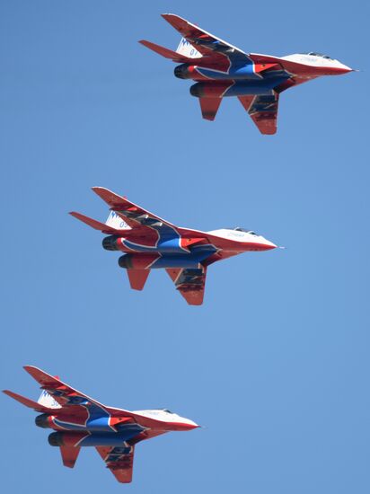 Air show dedicated to 95th anniversary of flight test center of Defense Ministry