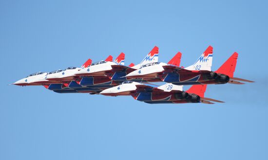 Air show dedicated to 95th anniversary of flight test center of Defense Ministry