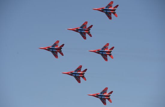 Air show dedicated to 95th anniversary of flight test center of Defense Ministry