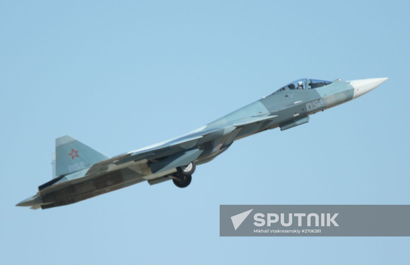 Air show dedicated to 95th anniversary of flight test center of Defense Ministry