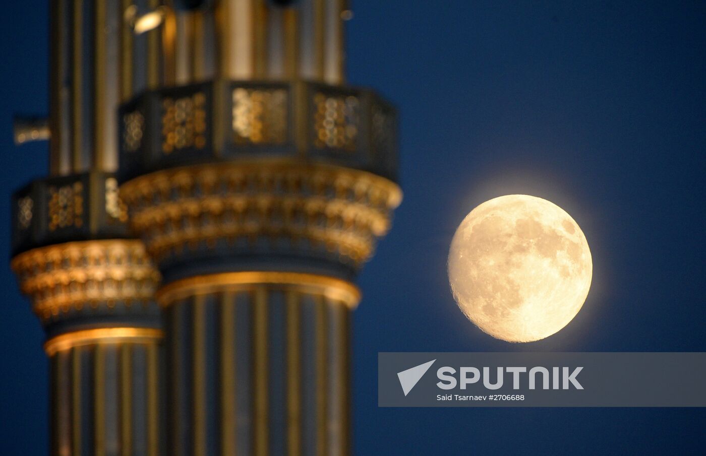 Full moon in Grozny