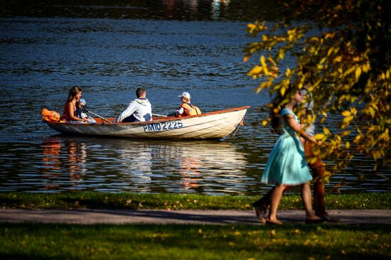 Moscow enjoys warm weather