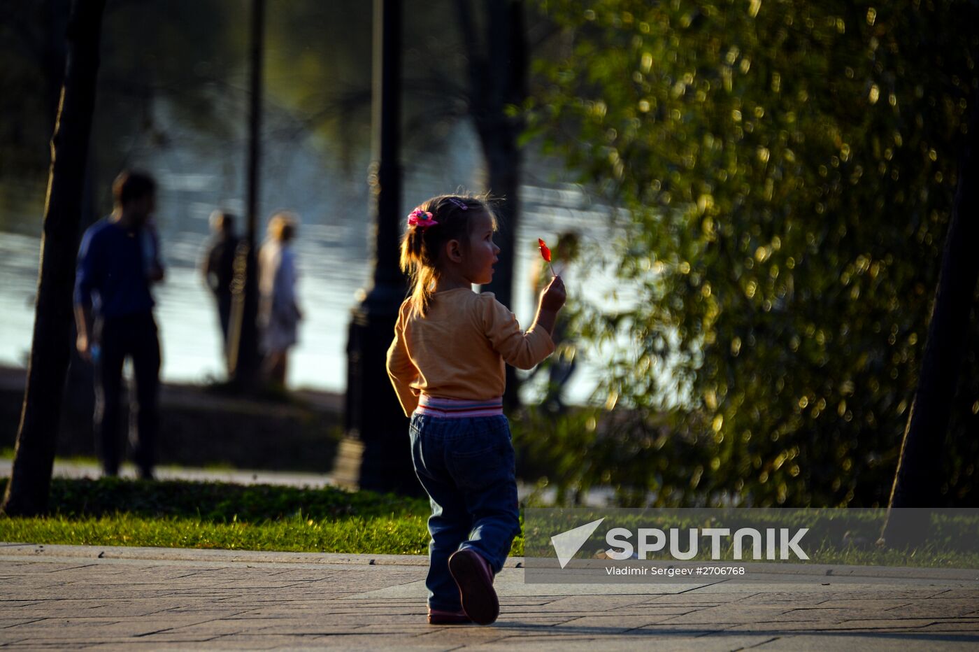 Moscow enjoys warm weather