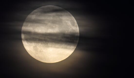 Super-moon in Moscow
