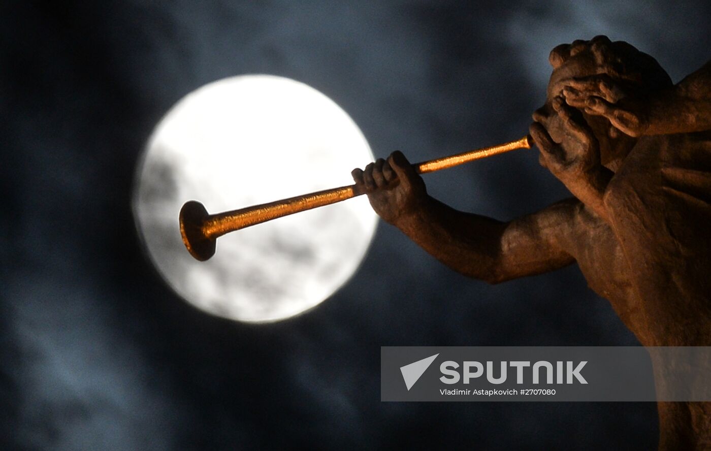 Super-moon in Moscow