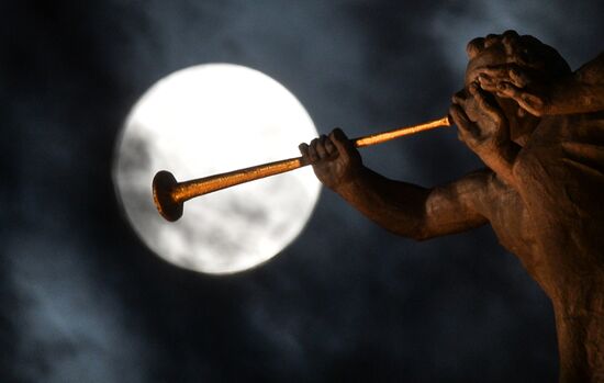 Super-moon in Moscow